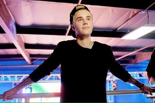 bieberwolfs's tweet photo. HONESTLY SO IN LOVE WITH HIM HE IS SO BEAUTIFUL AND PRECIOUS http://t.co/KDdktrd7Fx