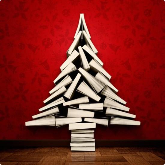 Christmas Trees Made Out Of Books klou.tt/9cnh1i3sch4x #ChristmasTrees #books #reading #Christmas #design