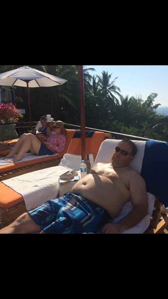 beavagecleavage's tweet photo. Livin it up in Mexico! So glad my kids aren't here lol http://t.co/hGPByjSO7H