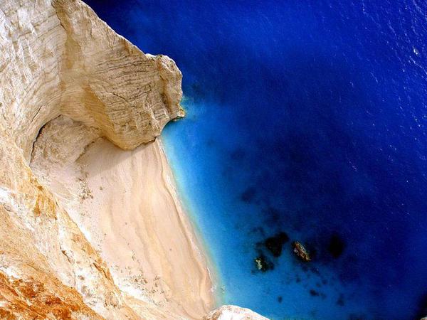 travellerpix's tweet photo. Looking straight down on the coast of Zakynthos, Greece. http://t.co/hNfiUFBgYZ