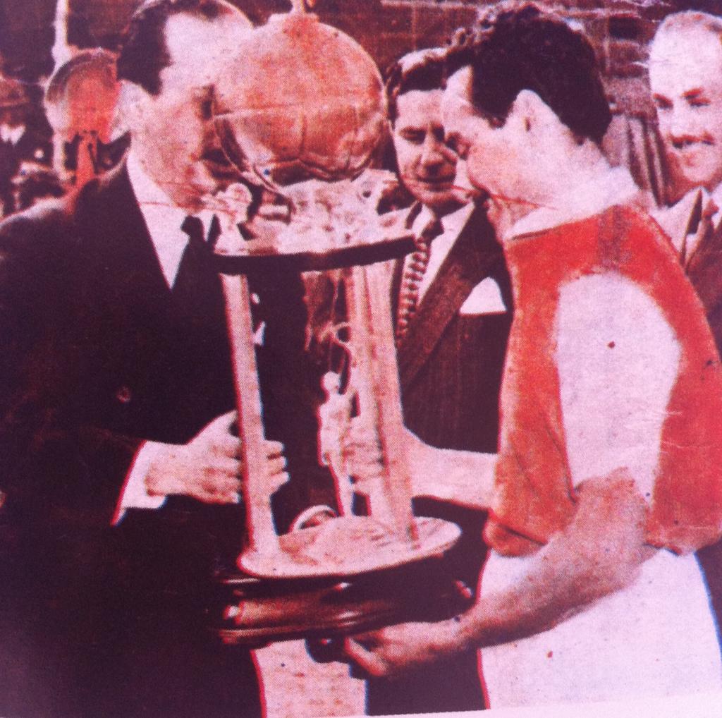lSantaFeRetro's tweet photo. No encontramos mejor manera de empezar nuestro #SantaFeRetro, @SantaFe eres primero para la eternidad. http://t.co/NfnC2IjDV0