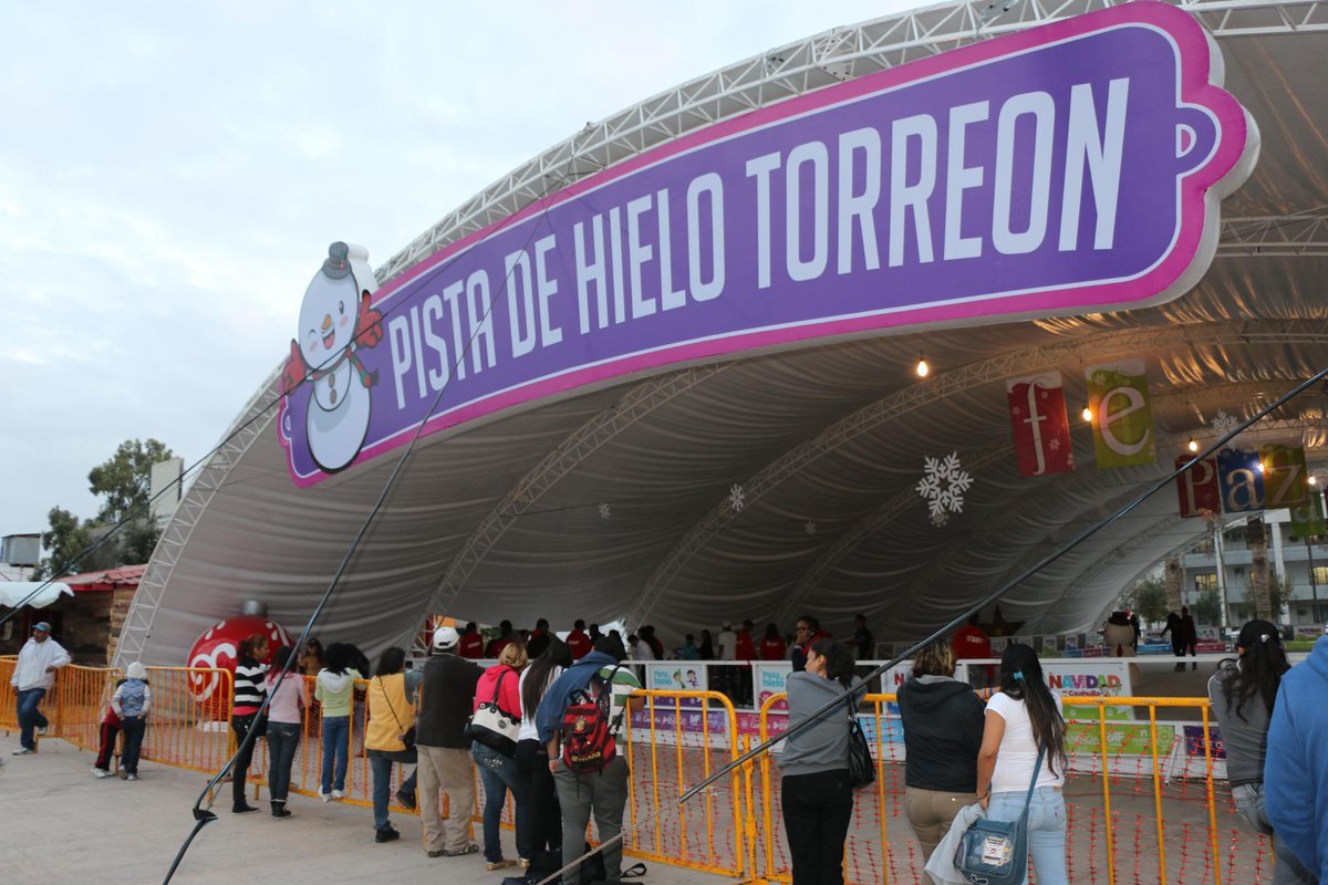 LulyQuinteroPam's tweet photo. Ven y disfruta en familia del hermoso paseo navideño de La Plaza Mayor de #Torreón. http://t.co/AdqaKnrXyZ