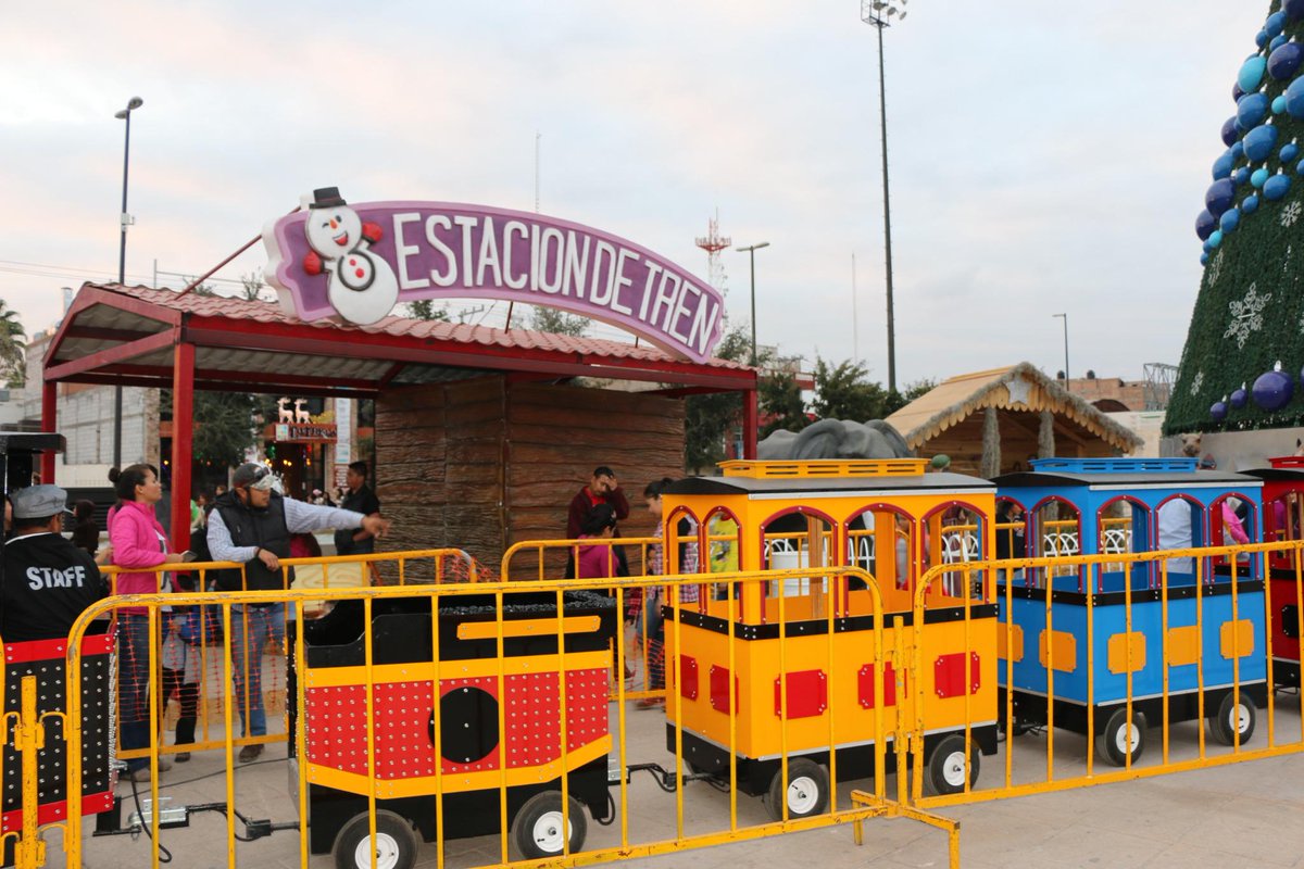 LulyQuinteroPam's tweet photo. Ven y disfruta en familia del hermoso paseo navideño de La Plaza Mayor de #Torreón. http://t.co/AdqaKnrXyZ