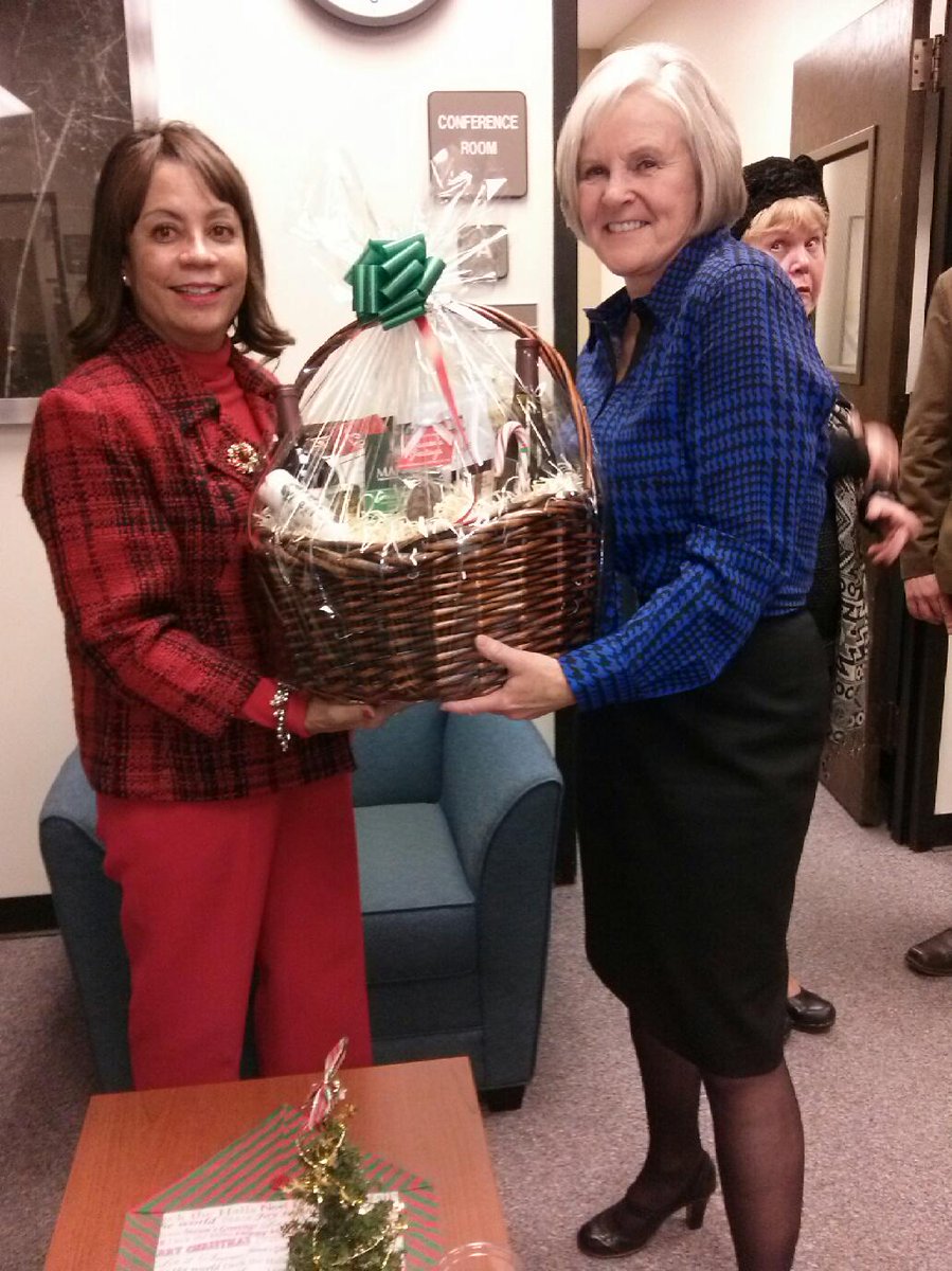 SheehanDr's tweet photo. Saying goodbye to wonderful Exec Dir. of Institutional Advcmnt Robyn Powers, welcoming new Exec. Dir. Gretchen Sawyer http://t.co/v3T4LnX2Qf