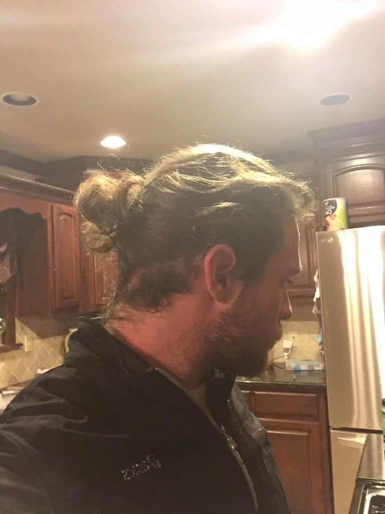 Austin_Standage's tweet photo. #thatbun #ManBunMonday http://t.co/rhBy2gAN3G