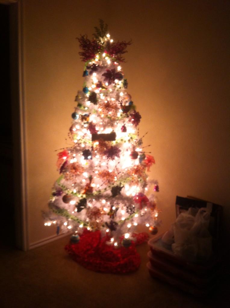 GraceVance's tweet photo. I love my Christmas tree👅❤️🎄 http://t.co/QAaacf9XJy