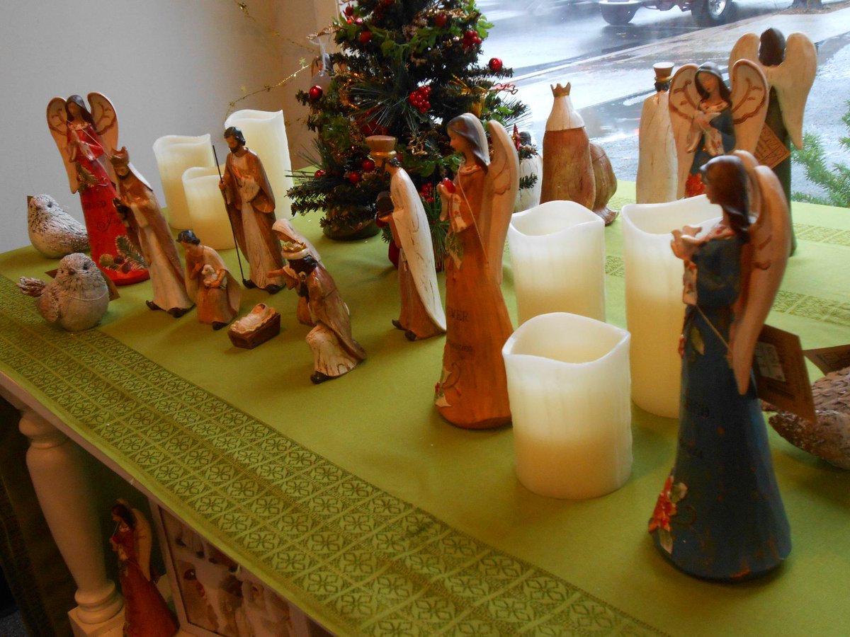 leroysflowers's tweet photo. #decorating? Don't forget the #NativityScenes http://t.co/WIMJY0MRXQ