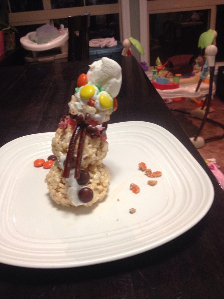 AngelinaRodenbu's tweet photo. #treatsfortoys 2.5 year old Zoe's creation http://t.co/PHBGYDkrbd