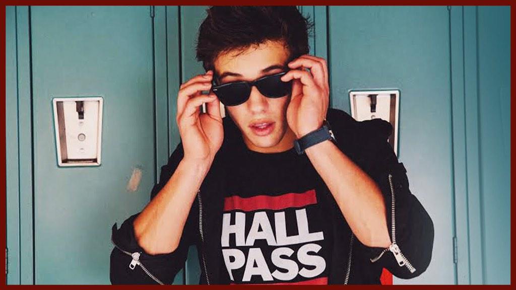 Atmtomlinson's tweet photo. remember that guy from vine hes starring as a main Charcter in a movie feel old yet? #2DaysForExpelledMovie http://t.co/HFVXAdh4I9
