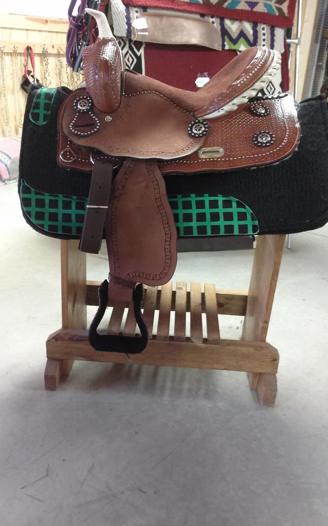 RaymoreTack's tweet image. 13" youth western saddle
$225 and $35 for shipping! Check us out at Raymore Tack Shack on facebook!