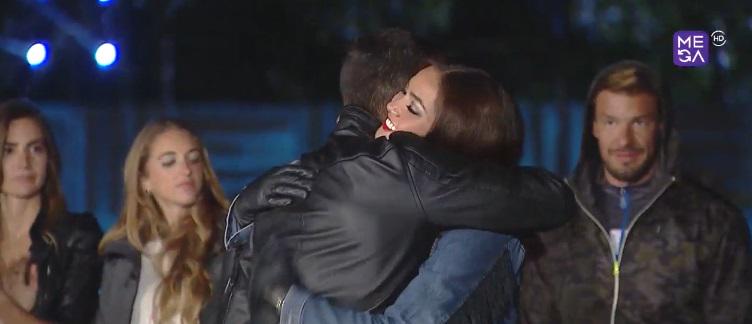 Mega's tweet photo. Michael está decidido a conquistar a Camila ¡Será su jote! ¿Qué pasará? #AmorAPrueba http://t.co/jX7y6RdbPm
