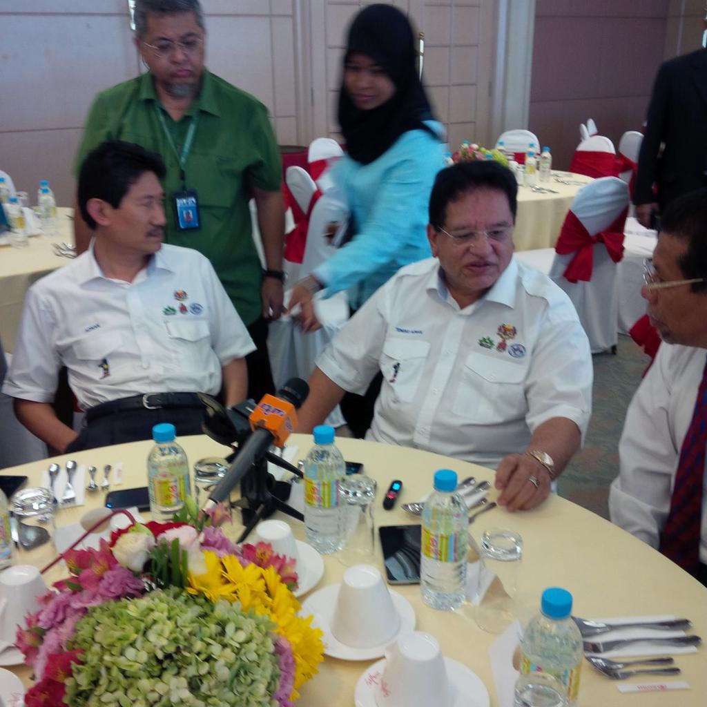MyPatriotsWP's tweet photo. Terkini: @TengkuAdnanReal Di Majlis Pelancaran 1Wprice bertempat di Sogo. #WPCeria @redorochi @defend125 @Huan2U http://t.co/uOABEvpUR7