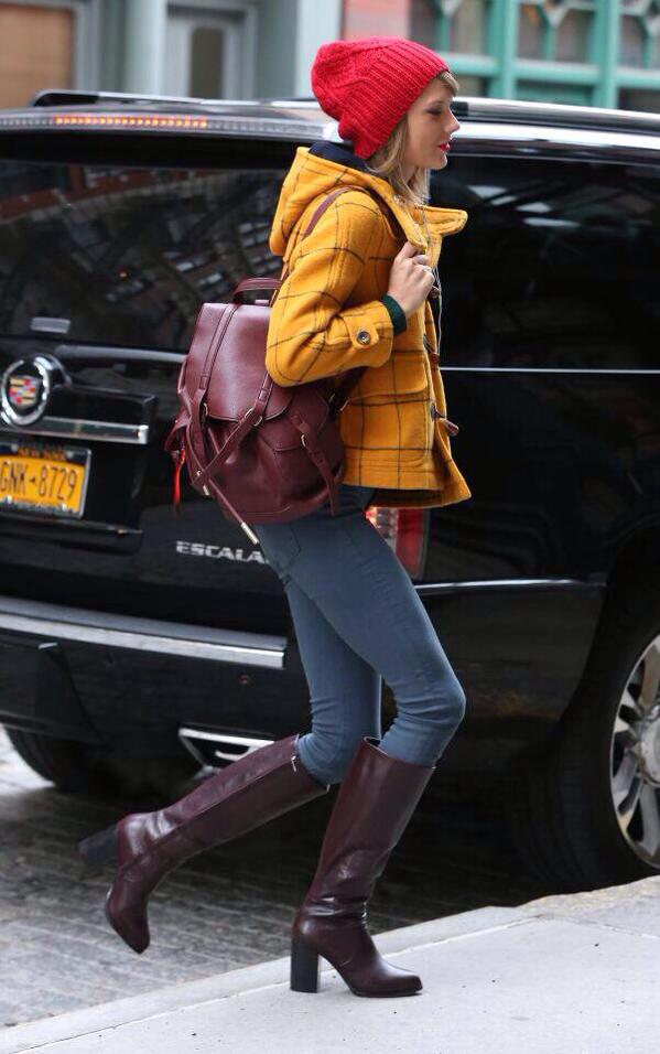 SwiftInstinct's tweet photo. Taylor with beanie and backpack is the cutest! Well, she always being the cutest version of her ^^ http://t.co/gFKhl7DiEe