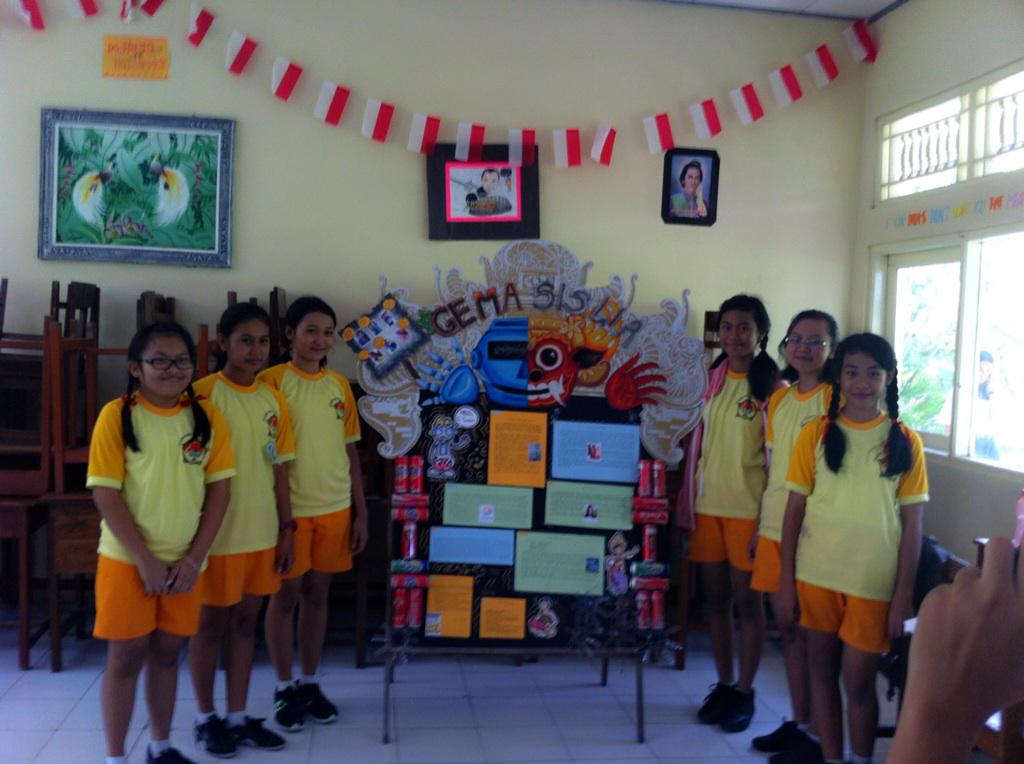 perskrias's tweet photo. Mading no urut 4 dr SMPN 1 Denpasar http://t.co/IPjOCUg1YV