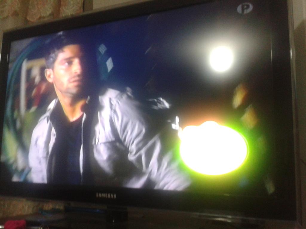 JavierCedeno3's tweet photo. @Ecuavisa hoy no fue mi día, xq se me ponchó una llanta #MargarinaGirasol #EnOtraPiel juves 4 primeras fotos http://t.co/UTx4KPdCZa