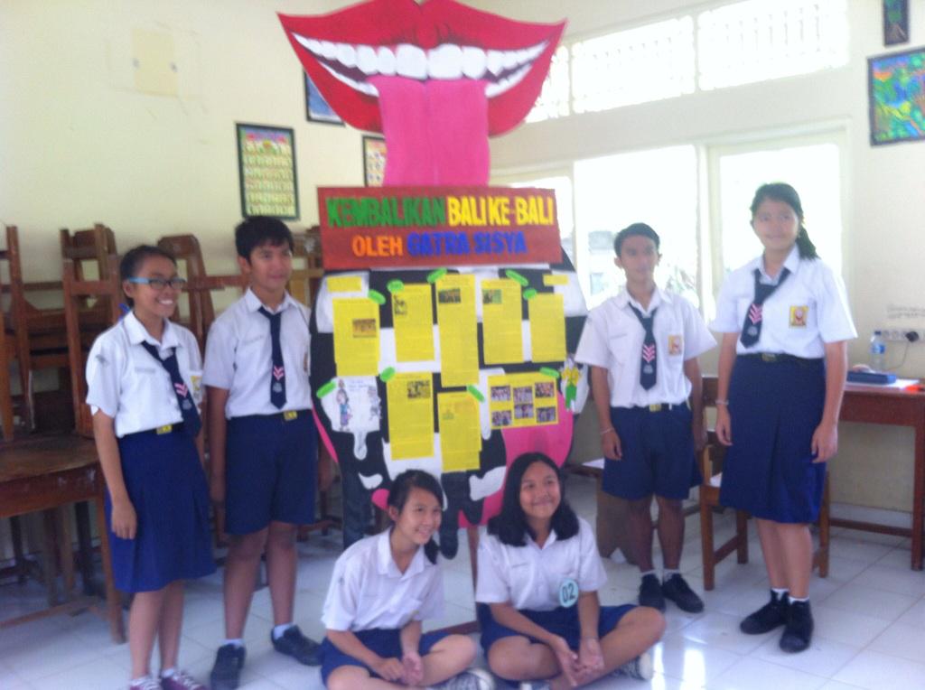 perskrias's tweet photo. Hai jours.. Ni mading No 2 dr SMPN 9 kelompok A http://t.co/3uj1etxiiW