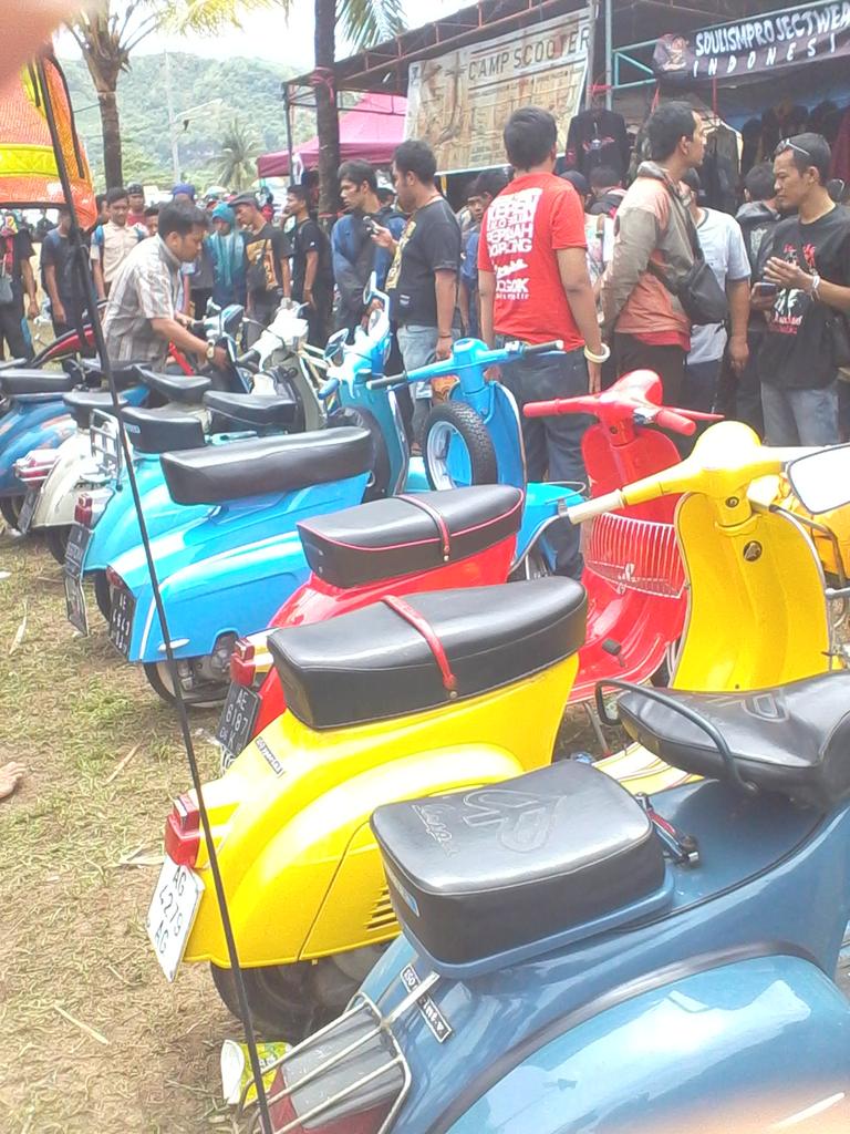 Alam12_'s tweet photo. @AcaraVespa  @InfoJSR  @RepublikVespa JSR Pacitan Vespanya keren bos..Pacitan Sukses !! http://t.co/uSSaGgURcd