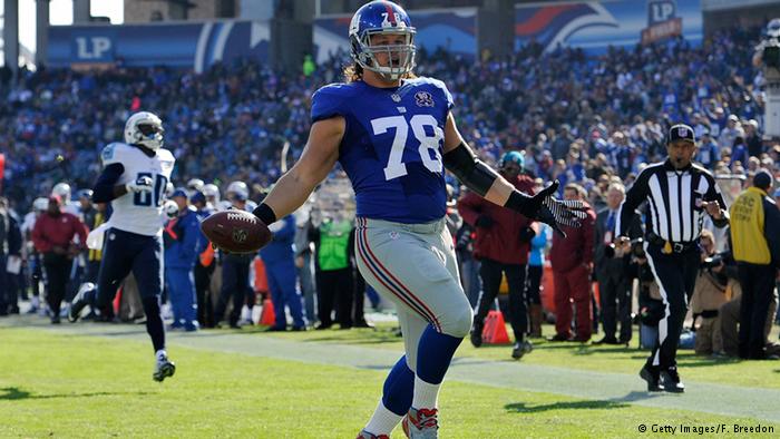 GermanyCarRent's tweet photo. Markus Kuhn becomes first #German to score touchdown in NFL.
#Germany #NFL
http://t.co/yZb3qOiU32 http://t.co/ZB8xtAlBqz