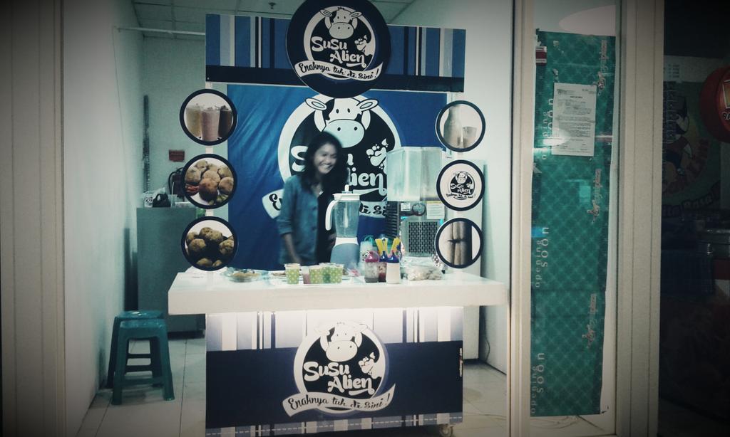 nesyaaysen's tweet photo. Yuk nyusu ramerame di @susualien foodcourt royal plaza lt.3
Enaknya tuh disini !! ♥♥ 
@egieanes @muhizhar207 http://t.co/PNRqf7jLYV