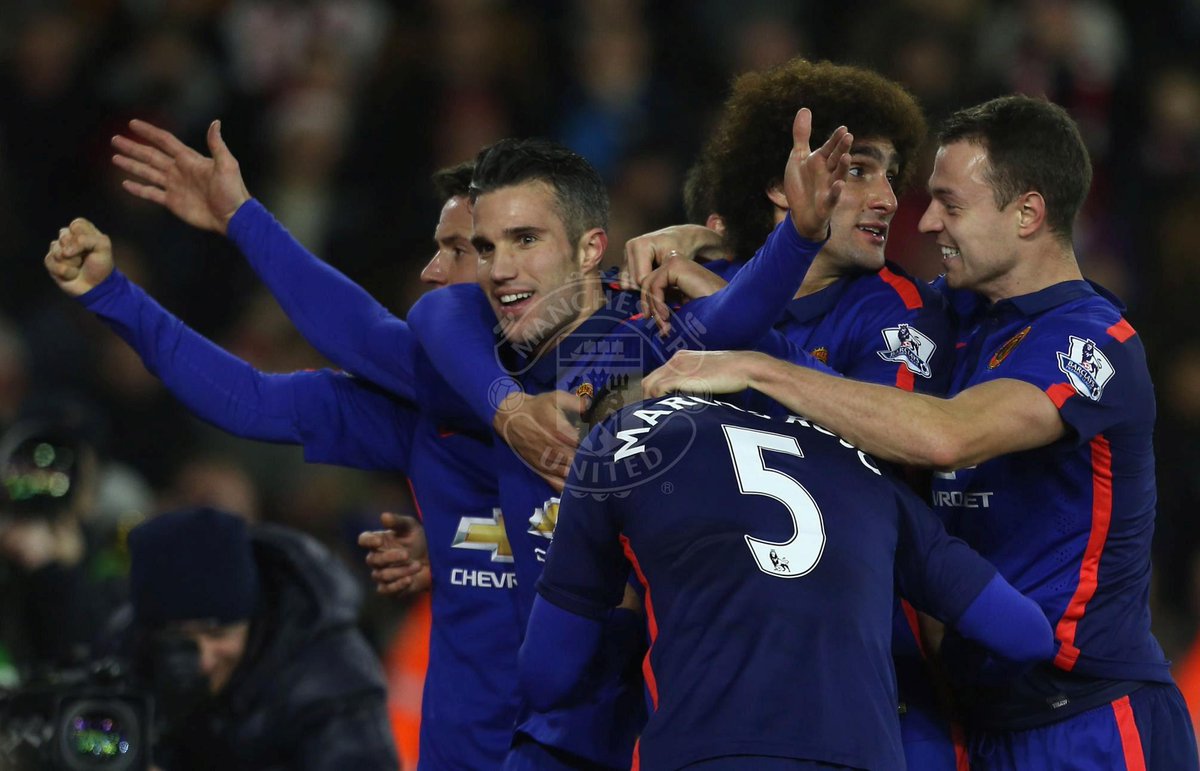 ManUtd's tweet photo. “They were unbelievable – it felt like the old days." @Persie_Official praises #mufc's fans: http://t.co/u0goJy0yMS http://t.co/MgMV086pPT