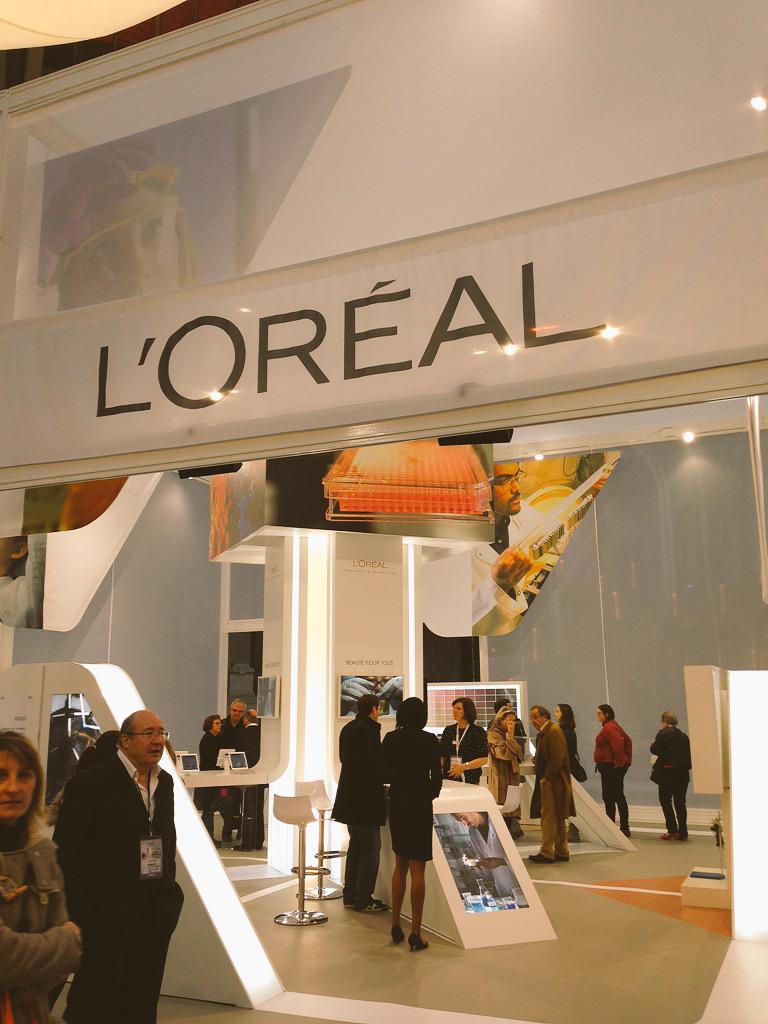 DareDareTeam's tweet photo. #OsonslaFrance, le plein d'#innovation : #robot @cyberdroid @AdeccoFrance, épiderme @lorealparisfr, avions @Airbus... http://t.co/B1OikhkGDw