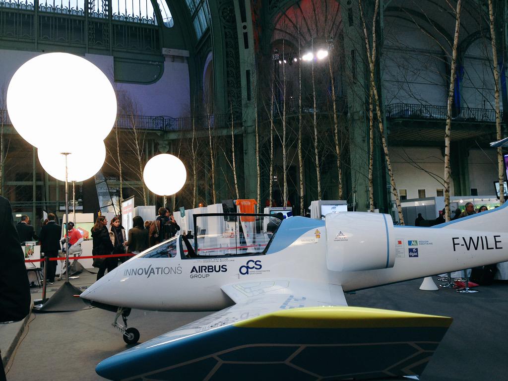 DareDareTeam's tweet photo. #OsonslaFrance, le plein d'#innovation : #robot @cyberdroid @AdeccoFrance, épiderme @lorealparisfr, avions @Airbus... http://t.co/B1OikhkGDw