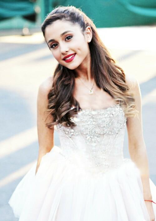 EllaNuno's tweet photo. Prettiest of em' all @ArianaGrande  😢😢😍🙈 http://t.co/wqvlWJAdGf