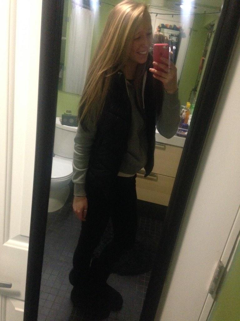 sarrruuuhhh's tweet photo. My hair is soo long 🙈🙊😁💁 #JustOffWork http://t.co/Kkc3EfeYsZ