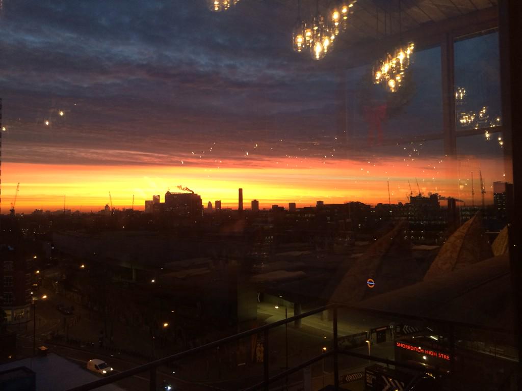 Ashton5SOS's tweet photo. Early as balls... Heading to radio 1! Xx http://t.co/yNiF5q2c0L