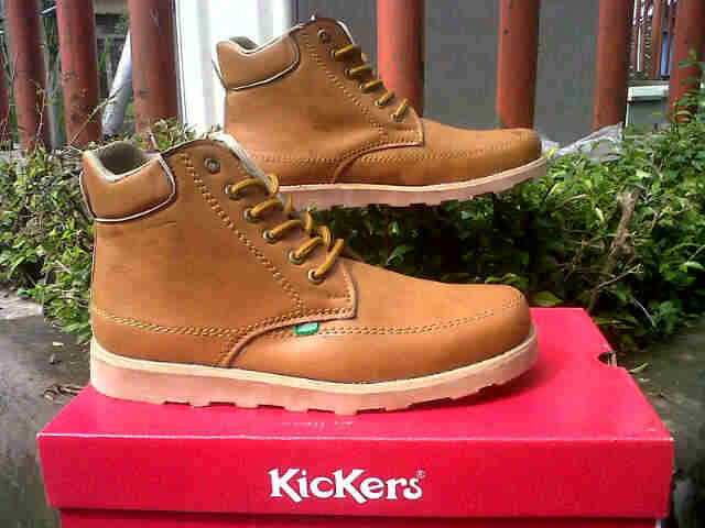 JavaOLshop's tweet photo. Kickers boots sync tan size 39 - 44 minat invite PIN : 32933536 http://t.co/bkfqVpzHBU