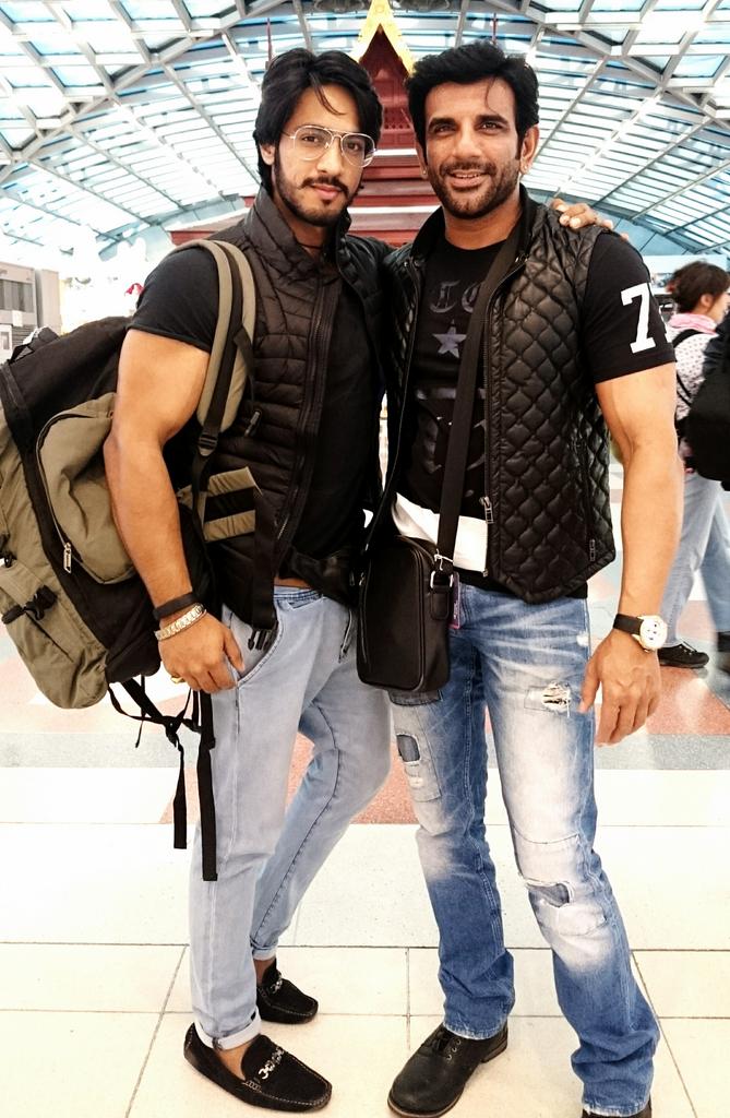 ActorAnupSingh's tweet photo. Jakarta...selamat sore! We are finally here!! Let's rock it together! Dying to c u all! Hugs &amp; cinta kamu! http://t.co/N3NHudE3u1