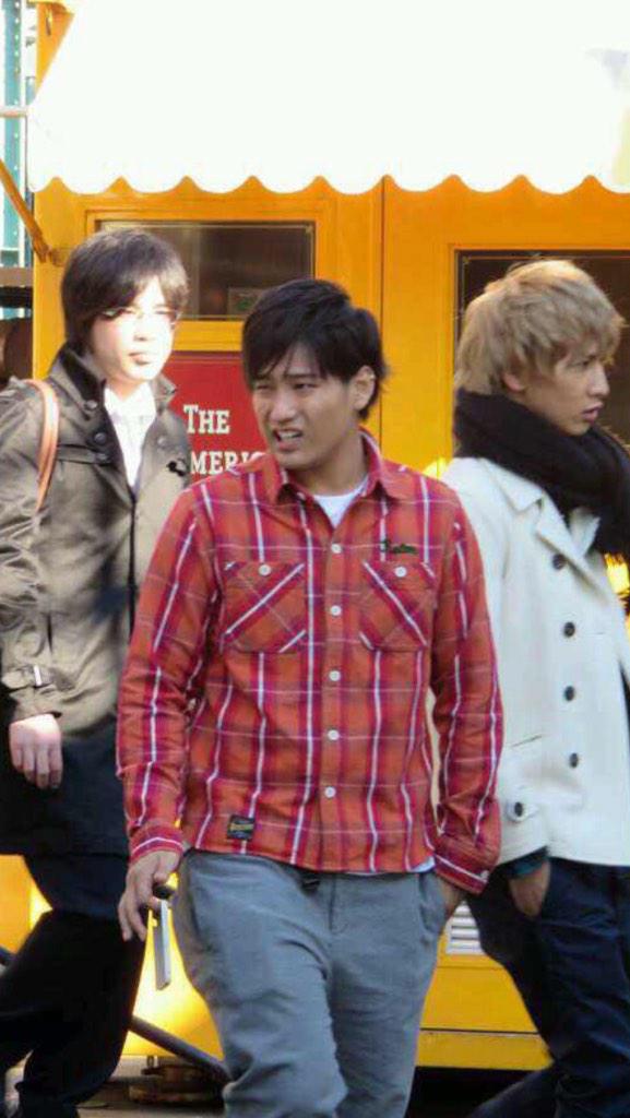 risanon28's tweet photo. 親方iPhoneどこやった
しかもそこ指かけるとこじゃない✋ http://t.co/9UJprBr7xs