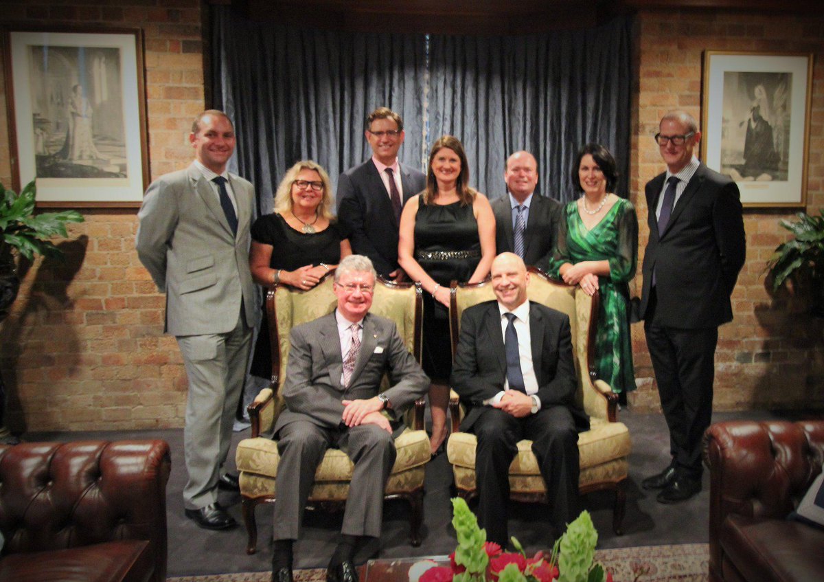 QldGovernor's tweet photo. Honoured to host special guests at Government House tonight - the selfless volunteers and supporters of @OpSmileAus http://t.co/RhAa9PlZeU