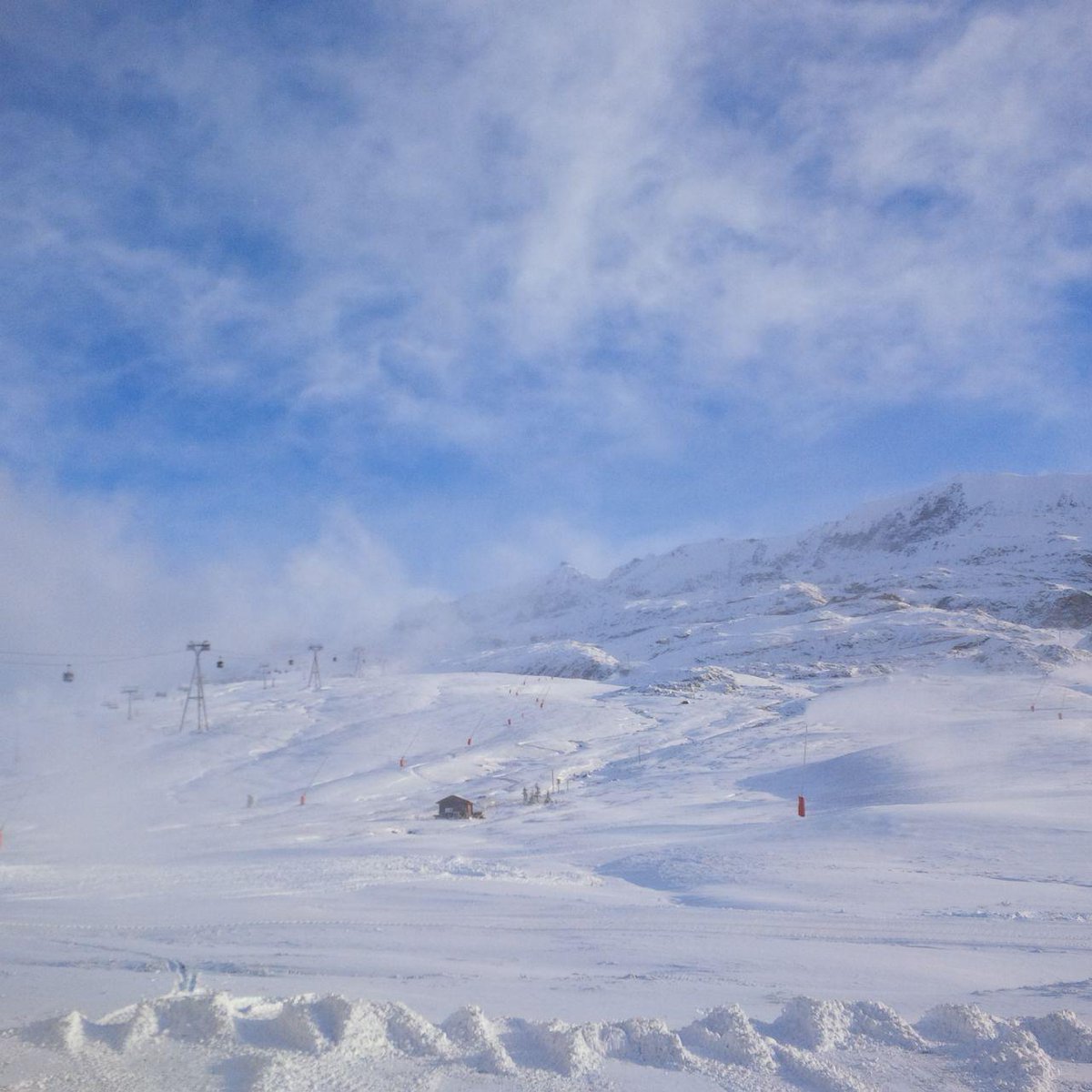 equity_club's tweet photo. Snow in the alps this morning! Ready for our first guests @equity_club @alpedhuezfrance http://t.co/eeKczjJsRh
