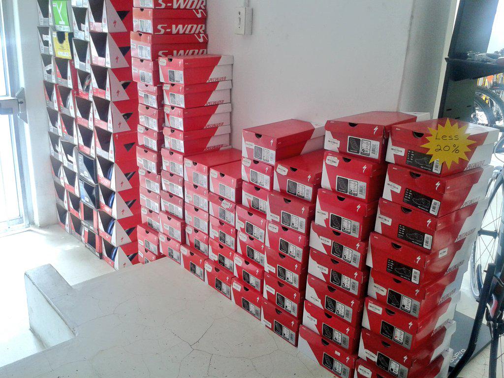 graham_prinsloo's tweet photo. While stocks last for one week only at all selected @completecyclist stores http://t.co/ik2vYT3VE1