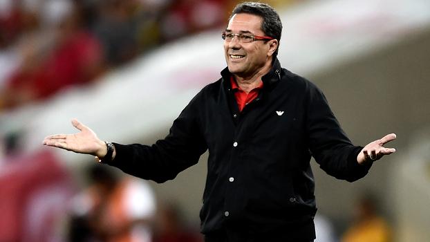 Depois de perder #Abel e ficar sem #Tite o <a href="/SCInternacional/">Sport Club Internacional</a> corre atrás de um técnico. #Luxemburgo é a bola da vez!
