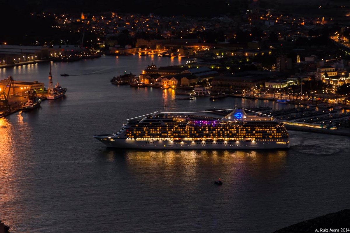 CTCartagena's tweet photo. Puerto de Cartagena de noche. #Cartagena #España http://t.co/sdcIlr72Ow