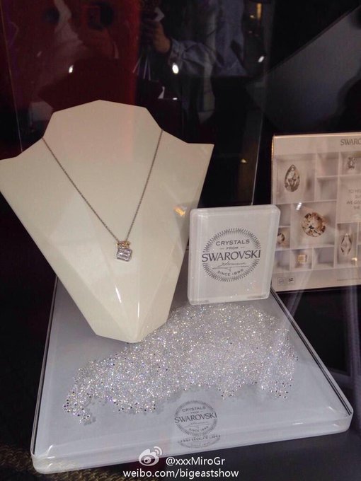 今年のVIPの特典？お土産？ これなんだね(*ˊૢᵕˋૢ*) スワロフスキー(笑)！ これになるから値上げしたのか？ むー、 http://t.co/fmGWsAhMur