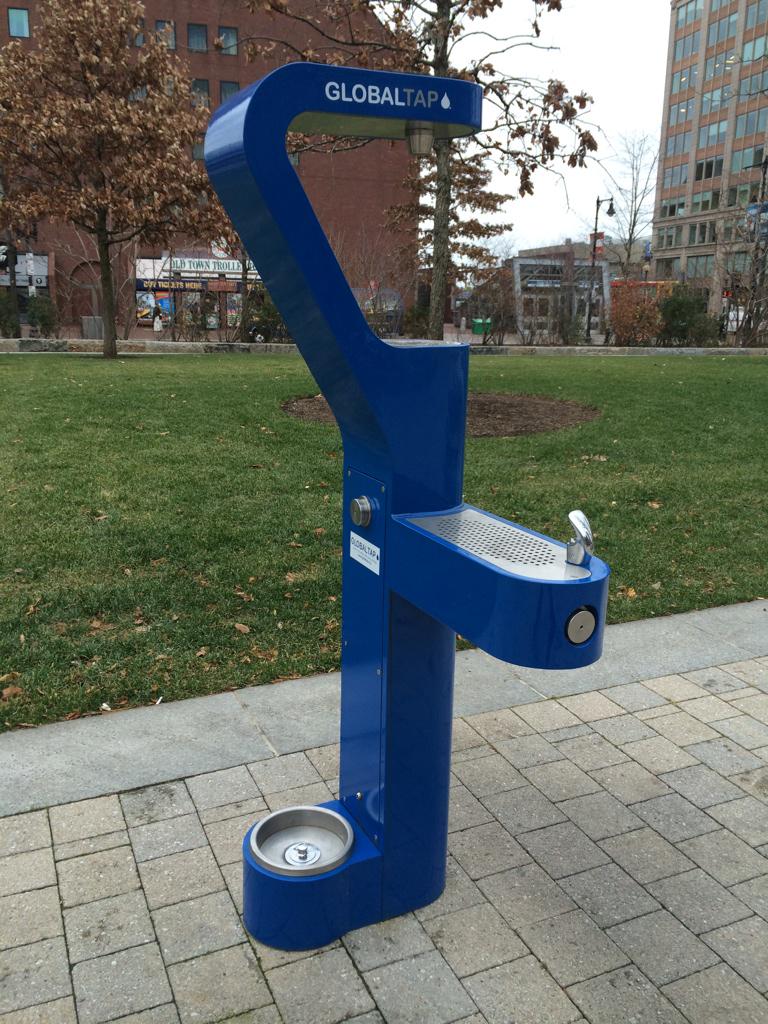 Cool!🐶 RT <a href="/BostonTweet/">BostonTweet</a>: Love the new drinking fountains on the Greenway for humans, canines, and water bottles.