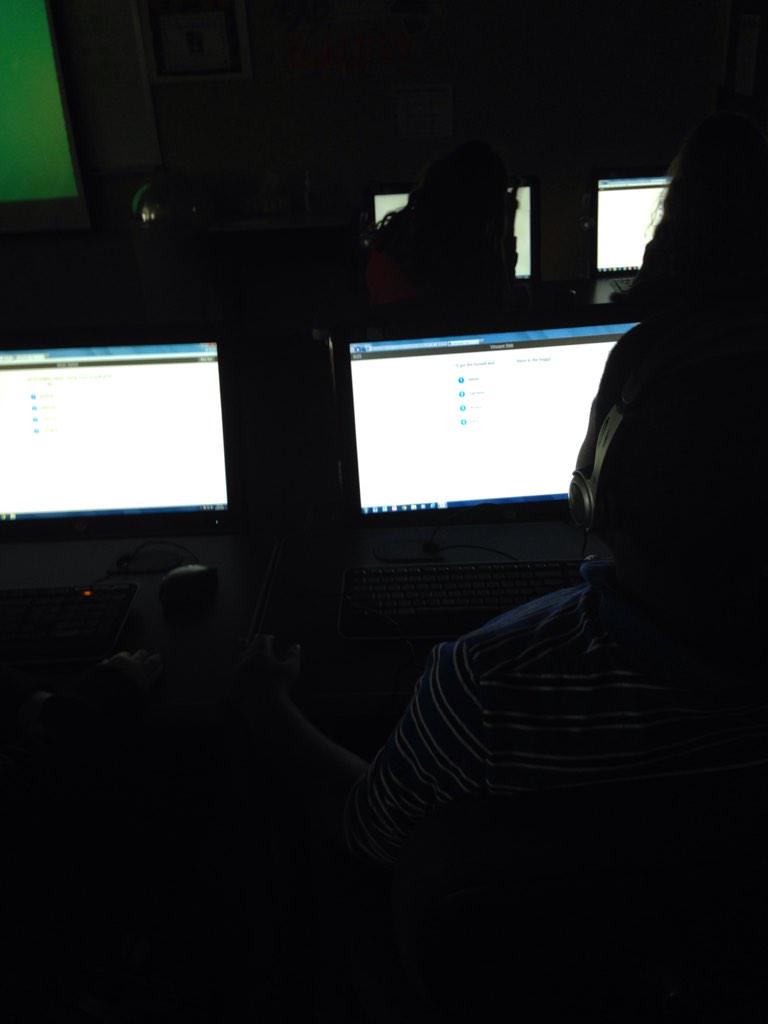 emmy49er's tweet image. Taking the STAR reading test in 4th grade lab. #HGCS2014