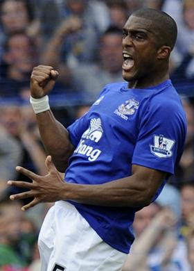 Happy 37th Birthday to Sylvain Distin! Thank you for your 5+ years of service to Everton. 