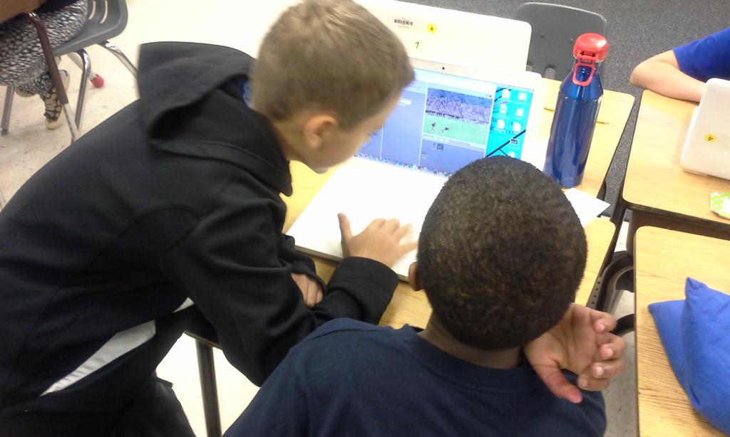 StephProvines's tweet image. Collaborating on Scratch games. Integers, angles, axes, math! #BeyondHourOfCode #acps @bvalentine19 @stonypointschl