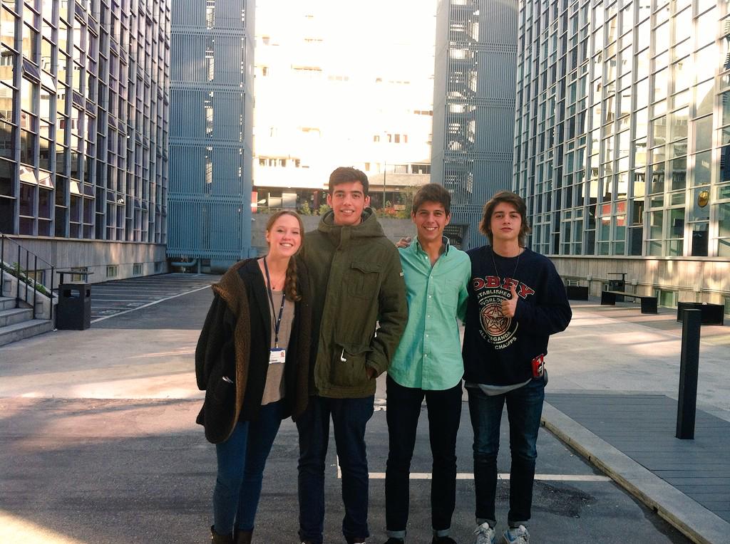BiblingOfficial's tweet photo. Foto de nuestros directivos al acabar la presentación. Todos sonrientes, no es para menos 👍👏 http://t.co/KKJHrjzwhq