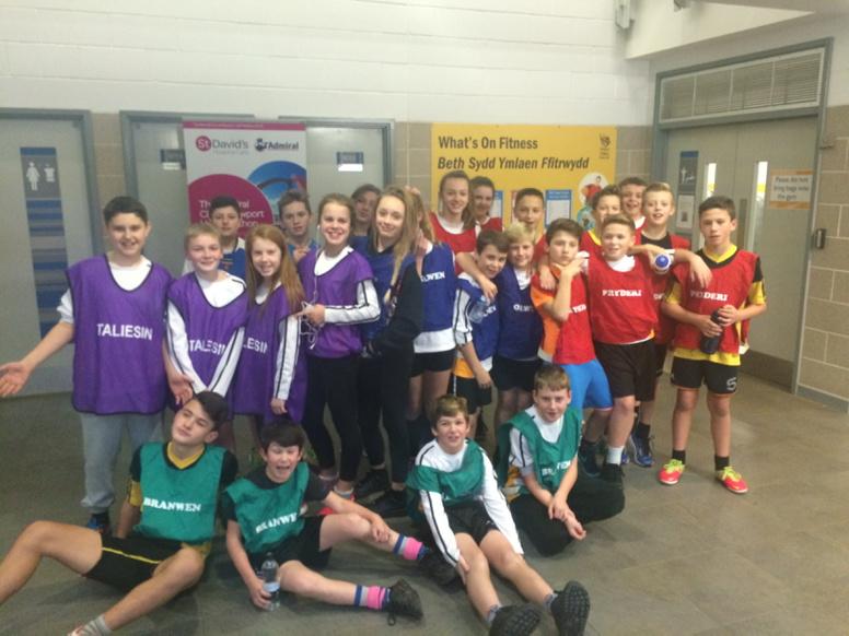 StudentvoiceNHS's tweet photo. @NewportHighPE House Cross Country is go!!! #mudandfun http://t.co/OogsI1pMkK