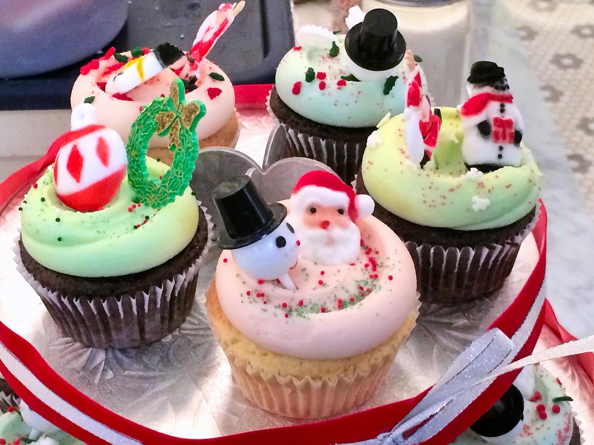 Tokyo Fashion It S Christmas Time At Magnolia Bakery In Harajuku 原宿 クリスマス マグノリアベーカリー More Pics Http T Co Zj7xddbm3k Http T Co Hwel5wfjdf