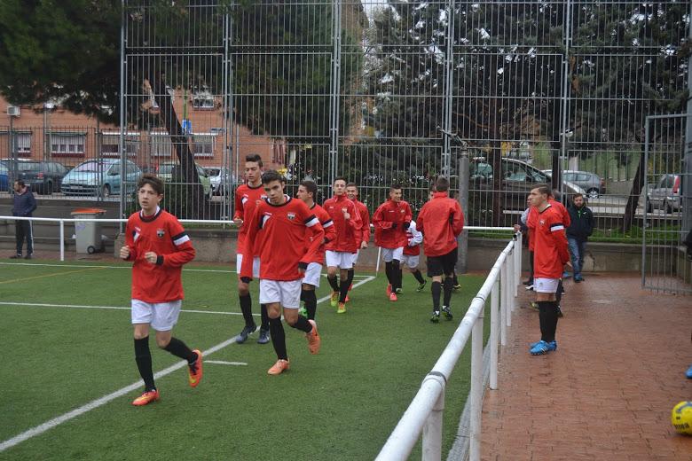 RivasFutbolClub's tweet photo. Aquí os dejamos algunas fotos de nuestro Juvenil en el partido que nos enfrentó al #EFUsera. #VamosRivasVamos http://t.co/kubXs7qrpM