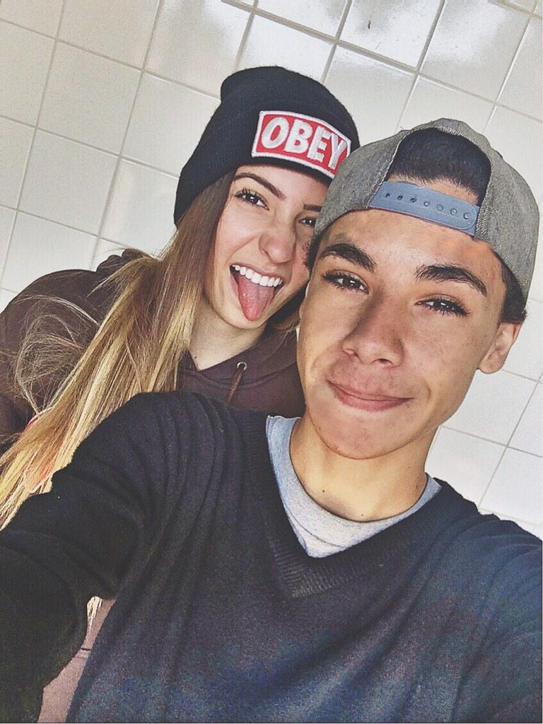hoffmann_met's tweet image. #askbelieber foto com meu melhor amigo 💖😬