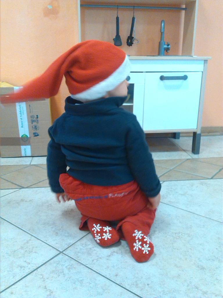 leoburatti's tweet photo. Al micronido ci prepariamo per la festa di Natale... @Tantintenti http://t.co/FlG7I5Jng4