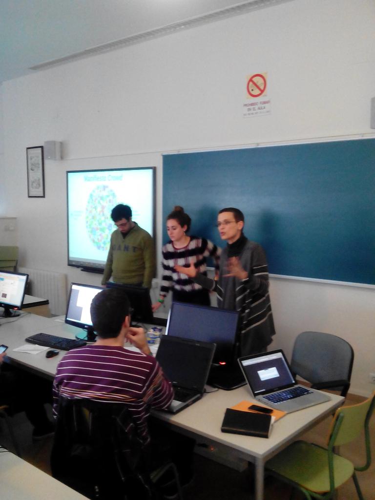 FranCaMe1004's tweet photo. @iberisTICs presentando al grupo 4! #ExpoMUI14 http://t.co/cZ2XUAP9uT