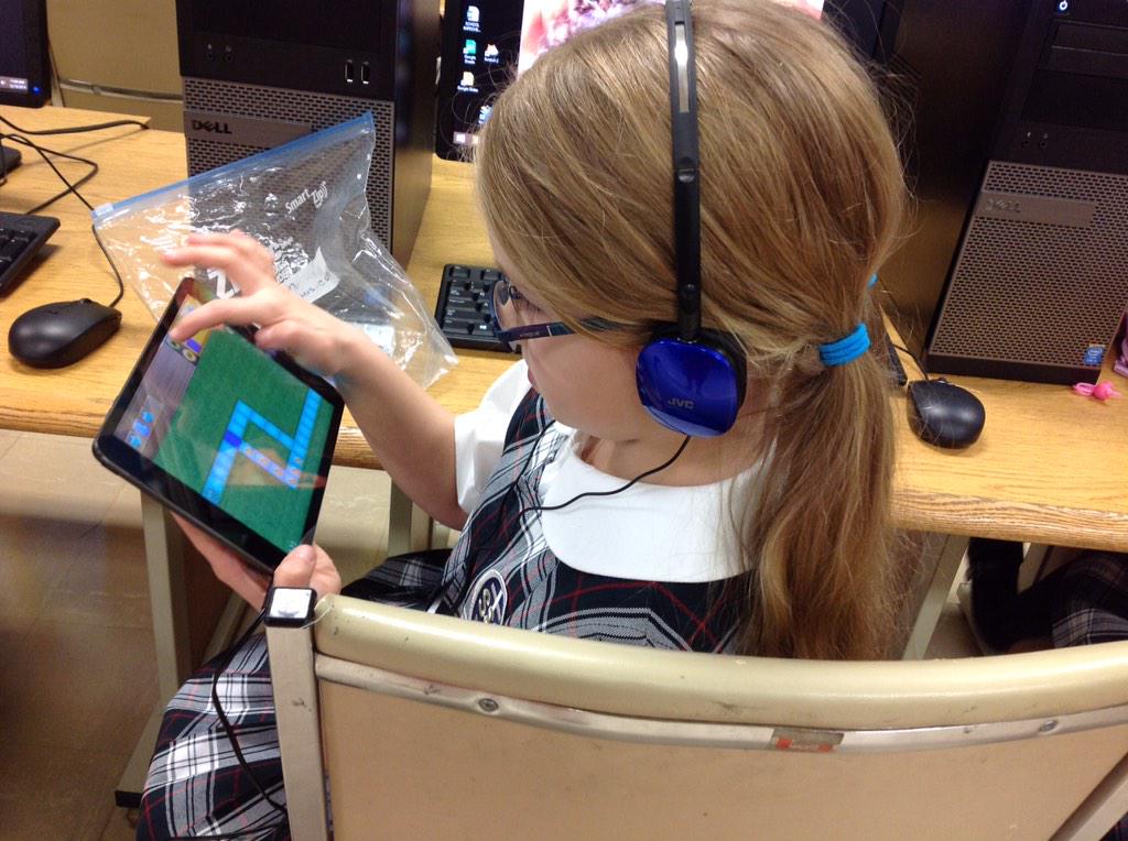 StEdwardConfess's tweet image. 2nd graders &quot;koding&quot; with #kodable #beyondhourofcode
